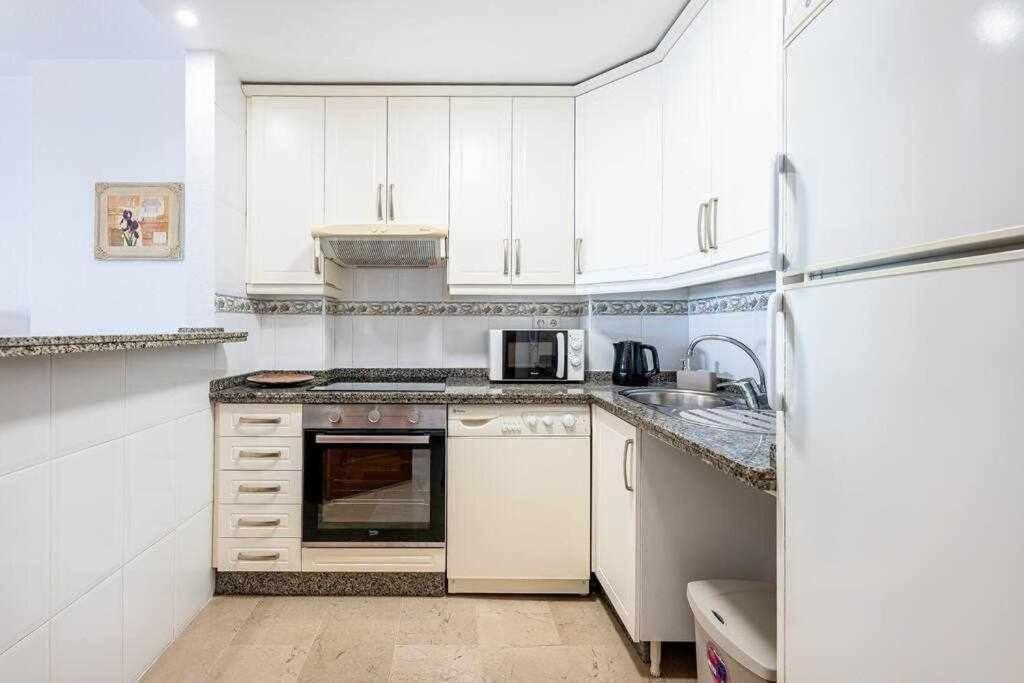 797 Holiday Rentals- Hermoso Apartamento Para 4 En Benalmádena Eksteriør billede