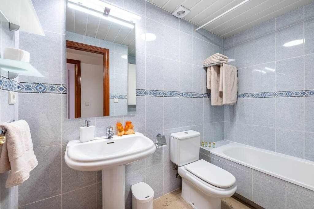 797 Holiday Rentals- Hermoso Apartamento Para 4 En Benalmádena Eksteriør billede